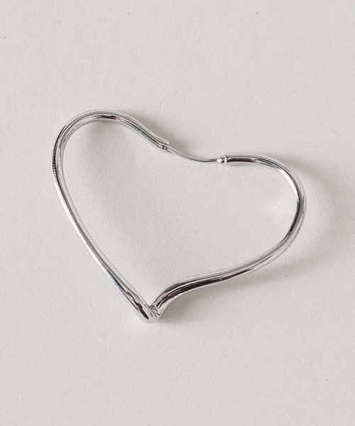 Spick & Span(スピックアンドスパン)の「EO / イオ TWIST HEART HOOP PIERCE(ピアス(両耳用)・レディース・シルバー・FREE)」の3枚目の写真