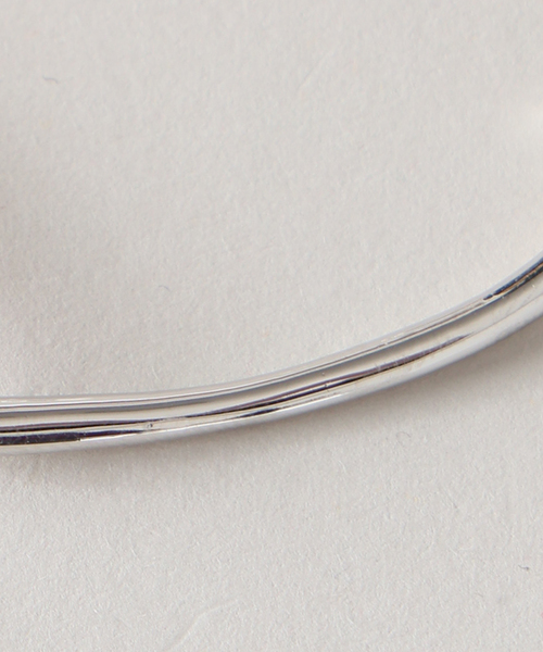 Spick & Span(スピックアンドスパン)の「EO / イオ TWIST HEART HOOP PIERCE(ピアス(両耳用)・レディース・シルバー・FREE)」の6枚目の写真