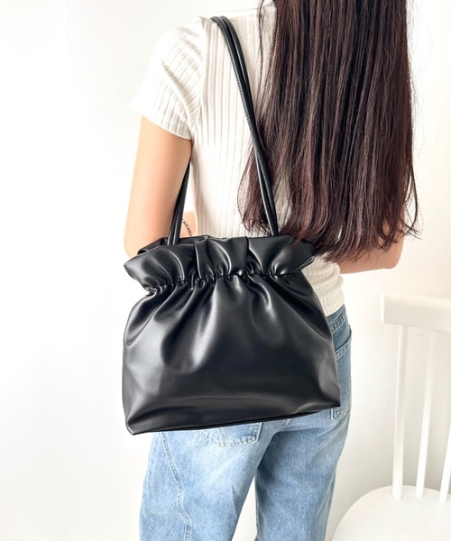 NATURALIST(ナチュラリスト)の「ふんわりパフギャザーハンドバッグ(ハンドバッグ・レディース・ベージュ/ブラック/アイボリー・FREE)」の4枚目の写真