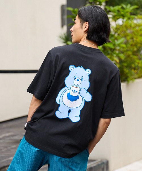 adidas(アディダス)の「adidas/アディダス CARE BEAR OS T-Shirt ケアベア OS Tシャツ バックプリント プリントTシャツ 半袖 クルーネック くま クマ ベアー メンズ レディース 秋 秋服 2026年秋冬 冬服(Tシャツ/カットソー・メンズ・ブラック/ホワイト・S/M/L/XL)」の2枚目の写真