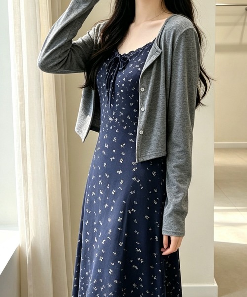 AMAJI（アマジ）の「花柄 キャミソールワンピース × カーディガン セットアップ（セットアップ・レディース・ブラック/ネイビー・FREE）」の5枚目の写真