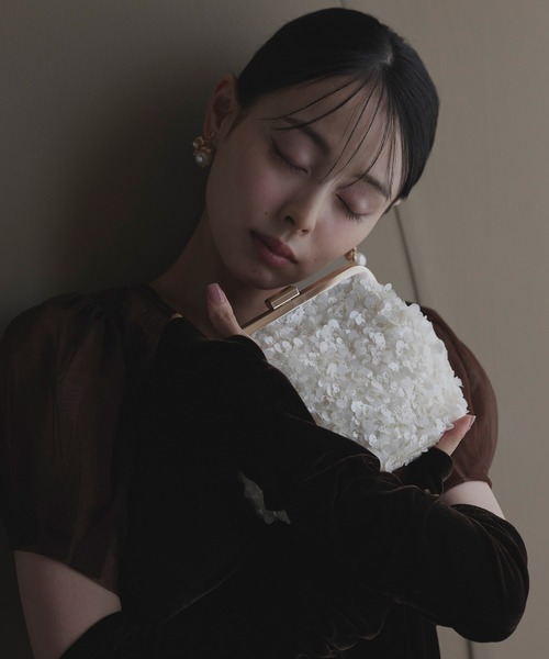 RUIRUE BOUTIQUE(ルイルエブティック)の「2way マット スパンコール がま口 クラッチバッグ | レディースバッグ・結婚式バッグ・パーティー用バッグ・オケージョンバッグ・フォーマルバッグ・パーティーバッグ・ショルダーバッグ(クラッチバッグ・レディース・アイボリー・FREE)」の5枚目の写真