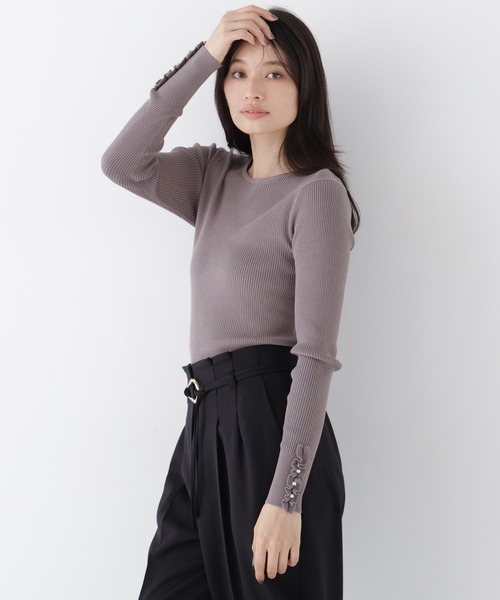 NATURAL BEAUTY BASIC（ナチュラルビューティーベーシック）の「フリルカフスプルオーバー（ニット/セーター・レディース・オレンジ系その他/オフホワイト/チャコールグレー・ﾌﾘ-）」の3枚目の写真