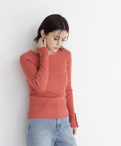 NATURAL BEAUTY BASIC（ナチュラルビューティーベーシック）の「フリルカフスプルオーバー（ニット/セーター・レディース・オレンジ系その他/オフホワイト/チャコールグレー・ﾌﾘ-）」の15枚目の写真