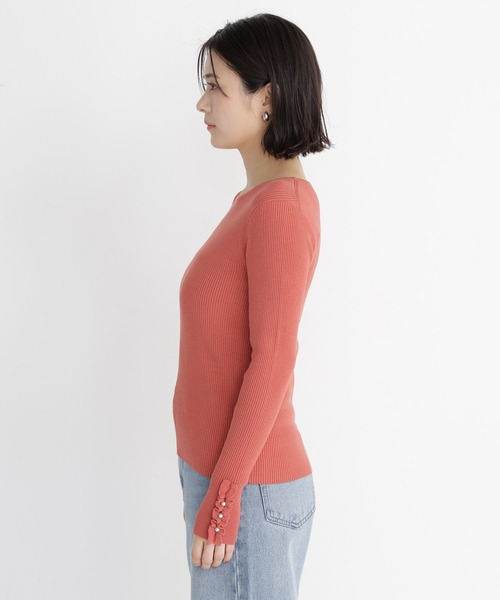 NATURAL BEAUTY BASIC（ナチュラルビューティーベーシック）の「フリルカフスプルオーバー（ニット/セーター・レディース・オレンジ系その他/オフホワイト/チャコールグレー・ﾌﾘ-）」の5枚目の写真