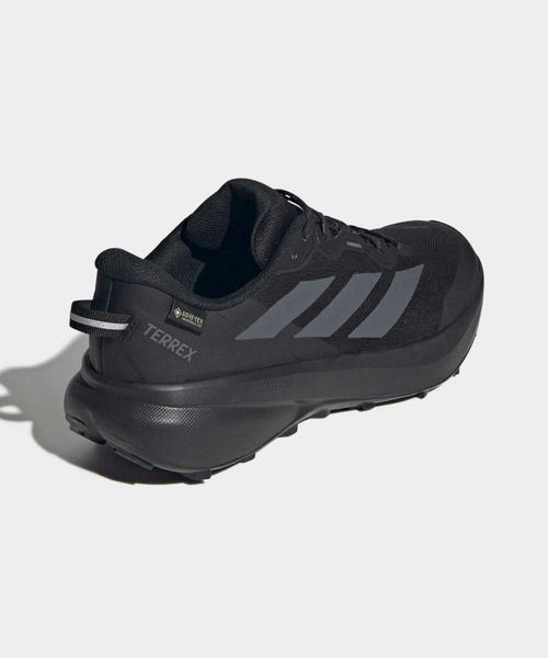 adidas（アディダス）の「Terrex トレースファインダー プラス GORE-TEX トレイルランニング / Terrex Tracefinder Plus GORE-TEX Trail Running / ランニングシューズ / アディダス adidas（スニーカー・メンズ・ブラック・28.5cm/28.0cm/25.0cm/27.5cm/27.0cm/26.5cm/26.0cm/25.5cm/29.0cm/24.5cm）」の5枚目の写真