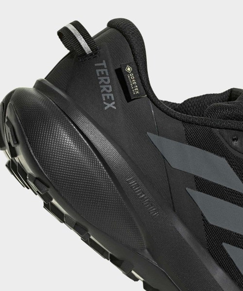 adidas（アディダス）の「Terrex トレースファインダー プラス GORE-TEX トレイルランニング / Terrex Tracefinder Plus GORE-TEX Trail Running / ランニングシューズ / アディダス adidas（スニーカー・メンズ・ブラック・28.5cm/28.0cm/25.0cm/27.5cm/27.0cm/26.5cm/26.0cm/25.5cm/29.0cm/24.5cm）」の7枚目の写真