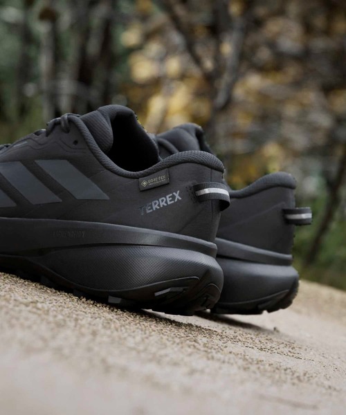 adidas（アディダス）の「Terrex トレースファインダー プラス GORE-TEX トレイルランニング / Terrex Tracefinder Plus GORE-TEX Trail Running / ランニングシューズ / アディダス adidas（スニーカー・メンズ・ブラック・28.5cm/28.0cm/25.0cm/27.5cm/27.0cm/26.5cm/26.0cm/25.5cm/29.0cm/24.5cm）」の14枚目の写真