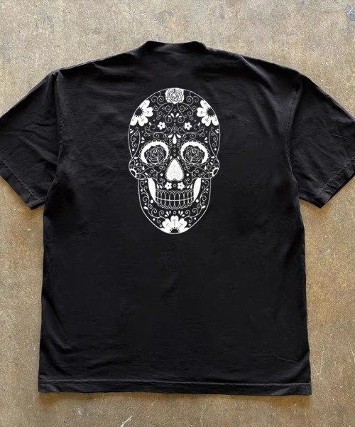 CELENA BEATS(セレナビーツ)の「バックフラワースカルワンポイントグラフィックTシャツ(Tシャツ/カットソー・メンズ・ブラック・L/M/S)」の1枚目の写真