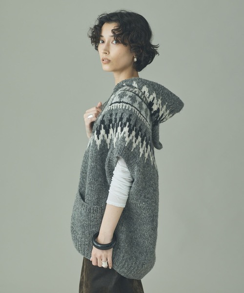 Curensology(カレンソロジー)の「Curensology(カレンソロジー)/ノルディックフードベスト(ニット/セーター・レディース・キナリ/グレー・FREE)」の11枚目の写真