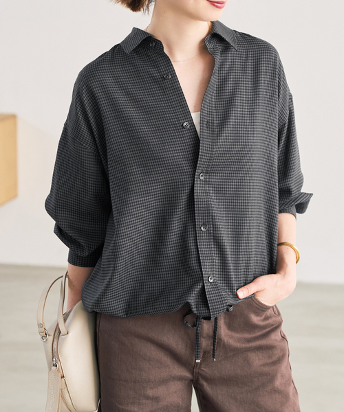 Spick & Span(スピックアンドスパン)の「CU/PEヘムギャザーシャツ(シャツ/ブラウス・レディース・ブラウン/チャコールグレー/マルチ・FREE)」の3枚目の写真