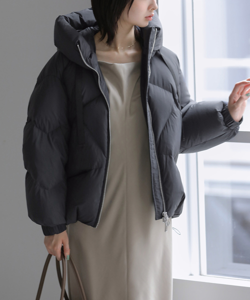 La TOTALITE(ラトータリテ)の「DUNO/デュノ PEGGIE(ダウンジャケット/コート・レディース・ベージュ/ブラック/グリーン・SMALL/MEDIUM/X-SMALL)」の1枚目の写真