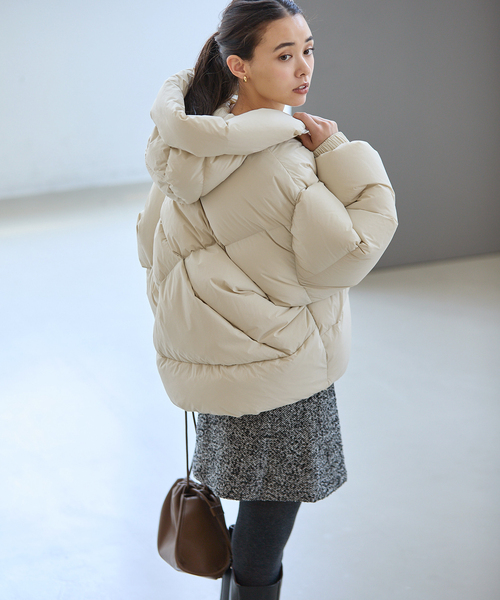 La TOTALITE(ラトータリテ)の「DUNO/デュノ PEGGIE(ダウンジャケット/コート・レディース・ベージュ/ブラック/グリーン・SMALL/MEDIUM/X-SMALL)」の16枚目の写真