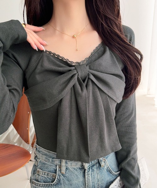 mily bilet（ミウィビレット）の「【mily bilet】一枚でときめく、主役級ビッグリボン×繊細レースで大人ガーリーに♪リボンレーストップス（長袖）（Tシャツ/カットソー・レディース・チャコール/バーガンディー/アイボリー・LARGE/MEDIUM/SMALL/X-LARGE）」の12枚目の写真