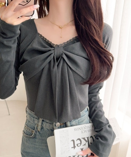 mily bilet（ミウィビレット）の「【mily bilet】一枚でときめく、主役級ビッグリボン×繊細レースで大人ガーリーに♪リボンレーストップス（長袖）（Tシャツ/カットソー・レディース・チャコール/バーガンディー/アイボリー・LARGE/MEDIUM/SMALL/X-LARGE）」の16枚目の写真