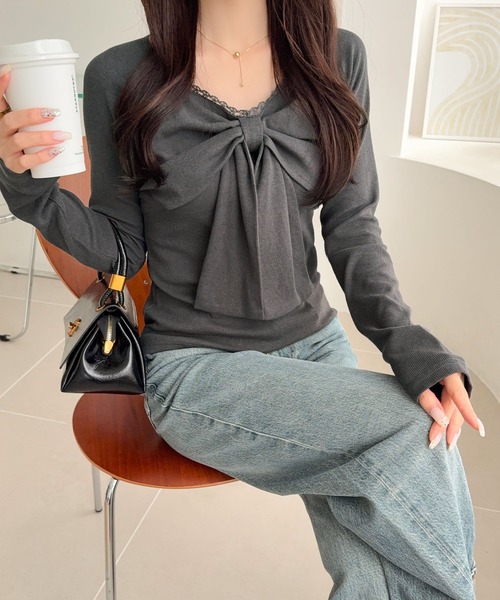 mily bilet（ミウィビレット）の「【mily bilet】一枚でときめく、主役級ビッグリボン×繊細レースで大人ガーリーに♪リボンレーストップス（長袖）（Tシャツ/カットソー・レディース・チャコール/バーガンディー/アイボリー・LARGE/MEDIUM/SMALL/X-LARGE）」の14枚目の写真