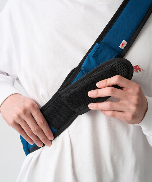 DANTON(ダントン)の「RHONE 14 - CORDURA Canvas One Shoulder Bag(バックパック/リュック・レディース・ブルー系その他/ダークブラウン/ダークグレー/ブラック/オレンジ系その他/グレイッシュベージュ・-)」の11枚目の写真