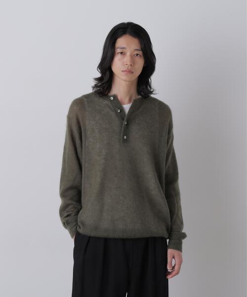 YLEVE(イレーヴ)の「YLEVE / SUPER KID MOHAIR HENRY NECK KNIT(ニット/セーター・メンズ・カーキ/グレー系その他3・4)」の2枚目の写真