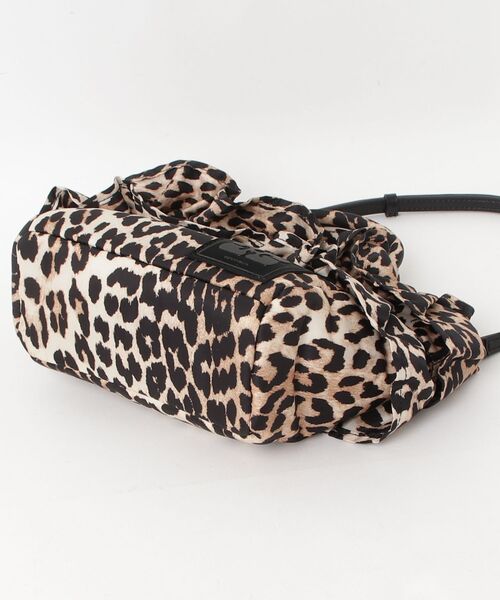 GANNI（ガニー）の「GANNI / ガニー：【レディース】Mini Shopper Ruffle Print：B2040010[ANN]（ハンドバッグ・レディース・レオパード・FREE）」の3枚目の写真