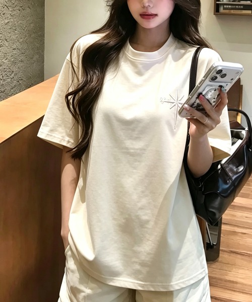BLoomMe(ブルームミー)の「オーバーサイズ刺繍Tシャツ(Tシャツ/カットソー・レディース・ベージュ/ブラック・M/L)」の14枚目の写真