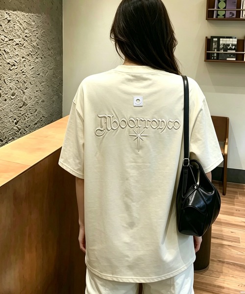 BLoomMe(ブルームミー)の「オーバーサイズ刺繍Tシャツ(Tシャツ/カットソー・レディース・ベージュ/ブラック・M/L)」の15枚目の写真