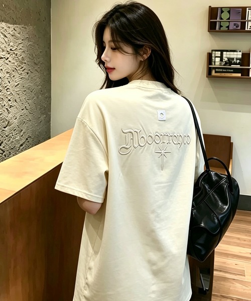 BLoomMe(ブルームミー)の「オーバーサイズ刺繍Tシャツ(Tシャツ/カットソー・レディース・ベージュ/ブラック・M/L)」の17枚目の写真