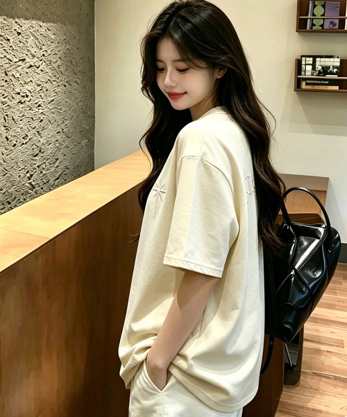 BLoomMe(ブルームミー)の「オーバーサイズ刺繍Tシャツ(Tシャツ/カットソー・レディース・ベージュ/ブラック・M/L)」の18枚目の写真