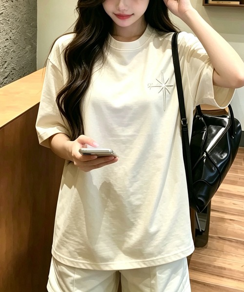 BLoomMe(ブルームミー)の「オーバーサイズ刺繍Tシャツ(Tシャツ/カットソー・レディース・ベージュ/ブラック・M/L)」の20枚目の写真