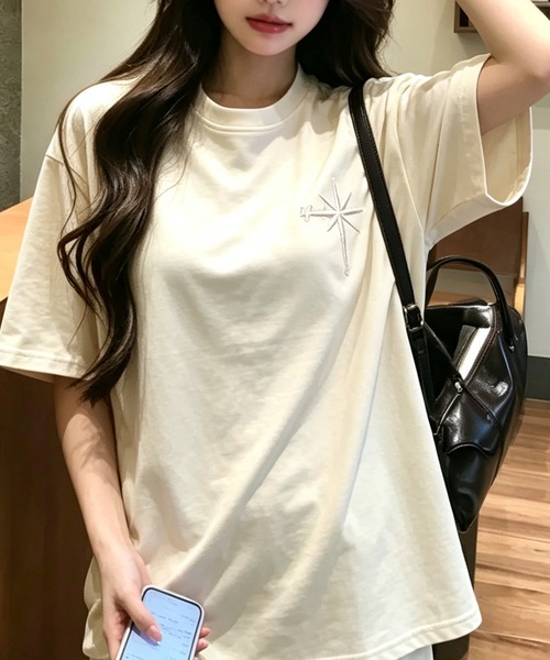 BLoomMe(ブルームミー)の「オーバーサイズ刺繍Tシャツ(Tシャツ/カットソー・レディース・ベージュ/ブラック・M/L)」の22枚目の写真