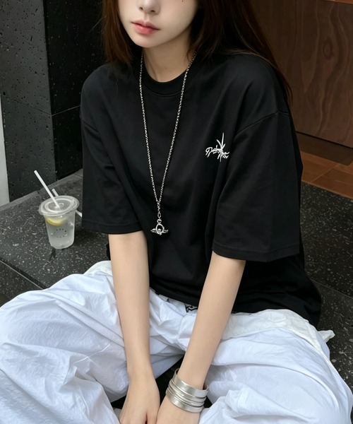 BLoomMe(ブルームミー)の「オーバーサイズ刺繍Tシャツ(Tシャツ/カットソー・レディース・ベージュ/ブラック・M/L)」の9枚目の写真