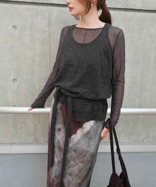 LAULEN(ローレン)の「belted asymmetric knit vest /ベルト付きアシンメトリーニットベスト(ベスト・レディース・グレー/パープル/ブラック/カーキ/アイボリー・FREE)」の3枚目の写真