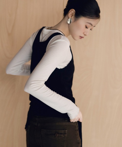 LAULEN(ローレン)の「belted asymmetric knit vest /ベルト付きアシンメトリーニットベスト(ベスト・レディース・グレー/パープル/ブラック/カーキ/アイボリー・FREE)」の6枚目の写真