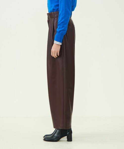 MACPHEE(マカフィー)の「【WEB先行予約】レザーライク タックテーパードパンツ(その他パンツ・レディース・イエロー/ボルドー・34/36)」の5枚目の写真