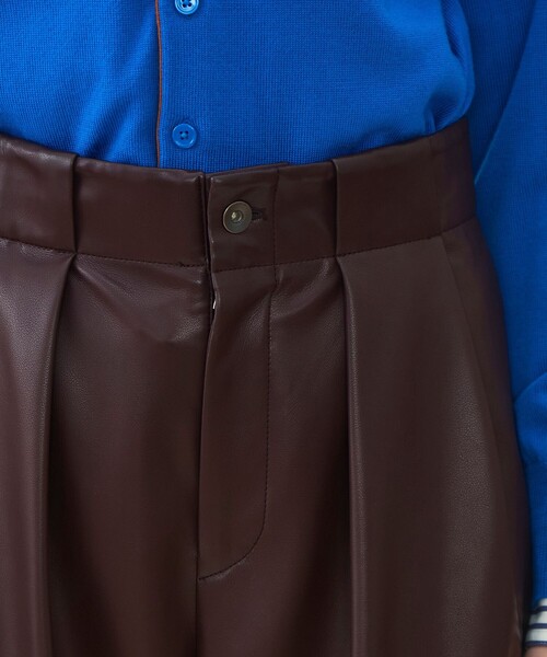MACPHEE(マカフィー)の「【WEB先行予約】レザーライク タックテーパードパンツ(その他パンツ・レディース・イエロー/ボルドー・34/36)」の7枚目の写真