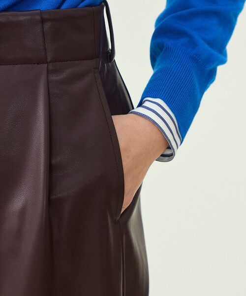 MACPHEE(マカフィー)の「【WEB先行予約】レザーライク タックテーパードパンツ(その他パンツ・レディース・イエロー/ボルドー・34/36)」の9枚目の写真