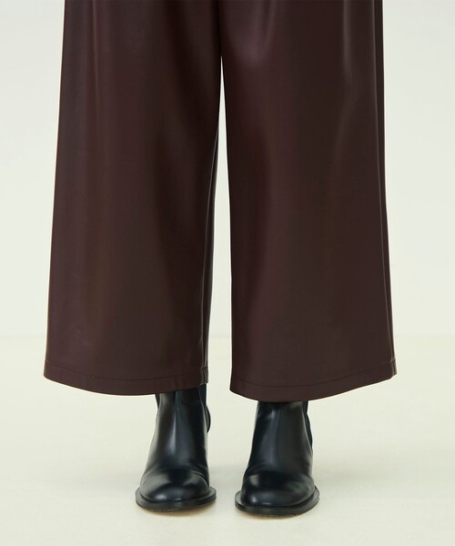 MACPHEE(マカフィー)の「【WEB先行予約】レザーライク タックテーパードパンツ(その他パンツ・レディース・イエロー/ボルドー・34/36)」の10枚目の写真