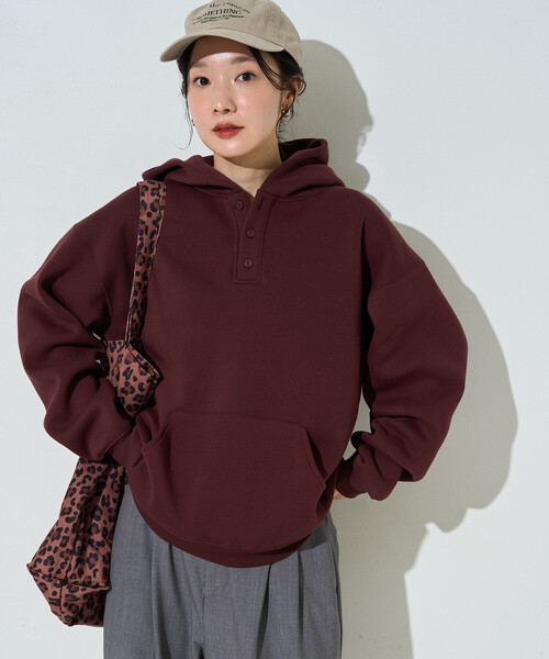 FREAK'S STORE(フリークスストア)の「限定展開 裏起毛 フード ボタン パーカー(パーカー・レディース・ワインレッド/ブラック/ナチュラル/ネイビー/ライトグレー/グレー・フリ-)」の6枚目の写真