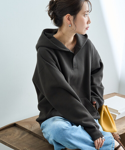 FREAK'S STORE(フリークスストア)の「限定展開 裏起毛 フード ボタン パーカー(パーカー・レディース・ワインレッド/ブラック/ナチュラル/ネイビー/ライトグレー/グレー・フリ-)」の12枚目の写真