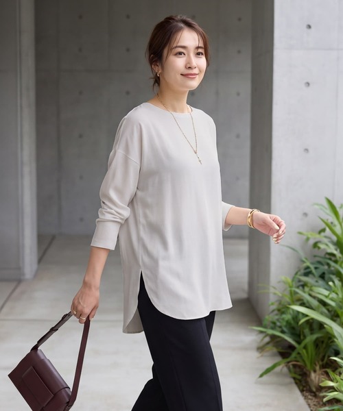 STYLE DELI(スタイルデリ)の「【selection】パウダリージョーゼット長袖ブラウスTシャツ(Tシャツ/カットソー・レディース・オフホワイト/ライトグレー・FREE)」の2枚目の写真
