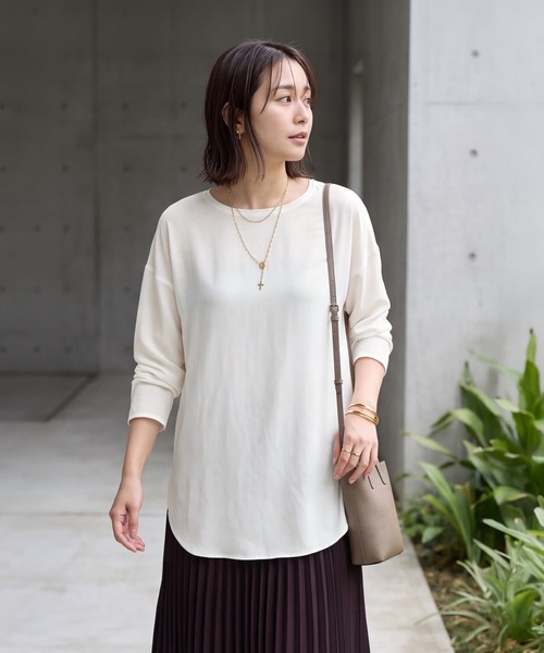 STYLE DELI(スタイルデリ)の「【selection】パウダリージョーゼット長袖ブラウスTシャツ(Tシャツ/カットソー・レディース・オフホワイト/ライトグレー・FREE)」の7枚目の写真