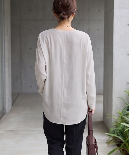 STYLE DELI(スタイルデリ)の「【selection】パウダリージョーゼット長袖ブラウスTシャツ(Tシャツ/カットソー・レディース・オフホワイト/ライトグレー・FREE)」の10枚目の写真