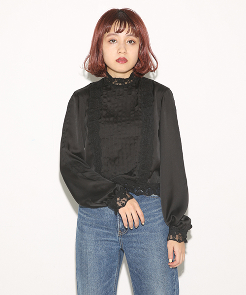 SLY(スライ)の「PIN TUCK STAND LACE BL(Tシャツ/カットソー・レディース・オフホワイト/ブラック/ミント・2/1)」の3枚目の写真