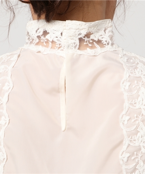 SLY(スライ)の「PIN TUCK STAND LACE BL(Tシャツ/カットソー・レディース・オフホワイト/ブラック/ミント・2/1)」の8枚目の写真