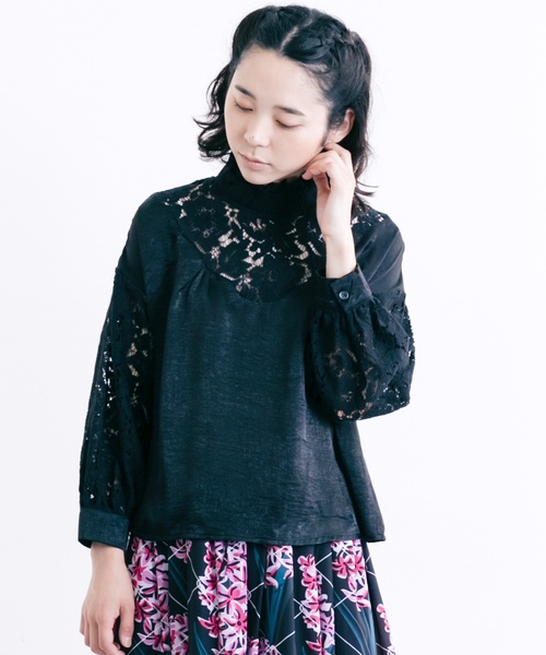 merlot plus(メルロープリュス)の「サテン×レース切替ハイネックブラウス7087(シャツ/ブラウス・レディース・グリーン/ブラック/ベージュ/アイボリー・FREE)」の1枚目の写真