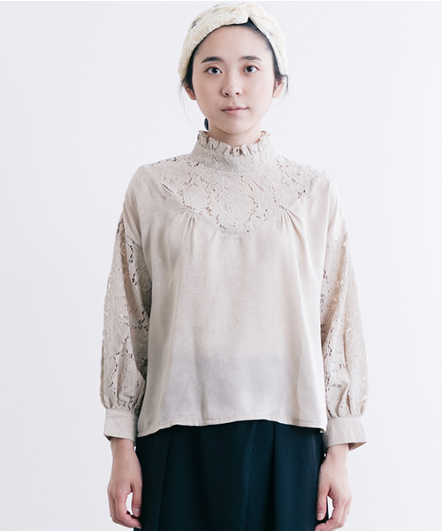 merlot plus(メルロープリュス)の「サテン×レース切替ハイネックブラウス7087(シャツ/ブラウス・レディース・グリーン/ブラック/ベージュ/アイボリー・FREE)」の13枚目の写真