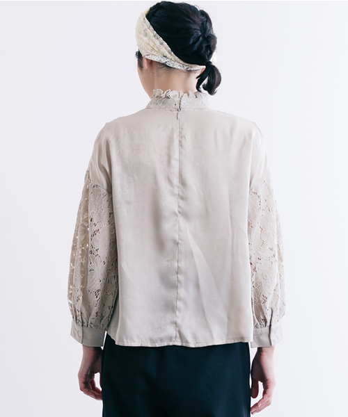 merlot plus(メルロープリュス)の「サテン×レース切替ハイネックブラウス7087(シャツ/ブラウス・レディース・グリーン/ブラック/ベージュ/アイボリー・FREE)」の15枚目の写真
