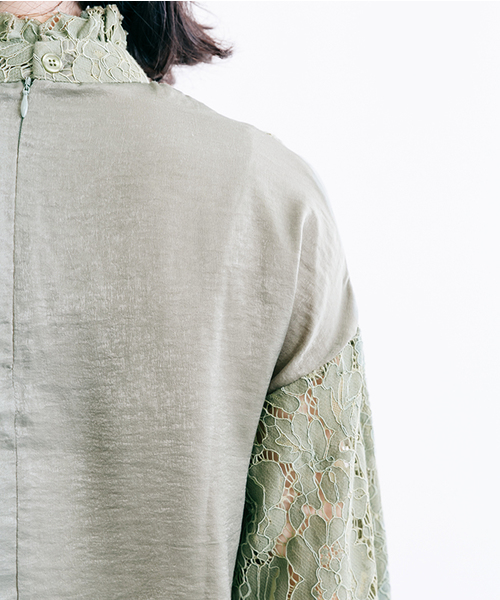 merlot plus(メルロープリュス)の「サテン×レース切替ハイネックブラウス7087(シャツ/ブラウス・レディース・グリーン/ブラック/ベージュ/アイボリー・FREE)」の8枚目の写真