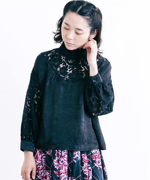 merlot plus(メルロープリュス)の「サテン×レース切替ハイネックブラウス7087(シャツ/ブラウス・レディース・グリーン/ブラック/ベージュ/アイボリー・FREE)」の22枚目の写真