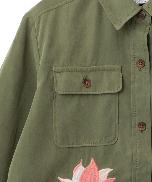 green label relaxing（グリーンレーベルリラクシング）の「フラワーシシュウ ミリタリーシャツ ロングスリーブ ◆（シャツ/ブラウス・キッズ・オリーブ・135/105/125/115）」の7枚目の写真