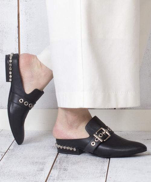 Jeffrey Campbell（ジェフリーキャンベル）の「ベルト付きミュールシューズ（その他シューズ・レディース・ブラック/ホワイト×ブラック・36/37/38/35/39）」の5枚目の写真